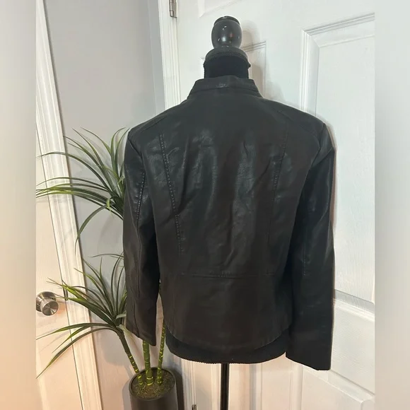 BACCINI Women’s Black Leather Jacket - Picture 5 of 9